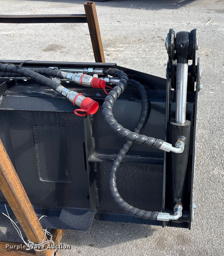 image for item FG2679 2025 Giyi KH72  skid steer four-in-one bucket