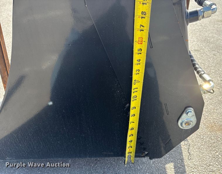 image for item FG2679 2025 Giyi KH72  skid steer four-in-one bucket