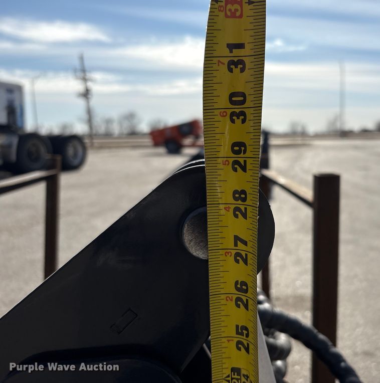 image for item FG2679 2025 Giyi KH72  skid steer four-in-one bucket