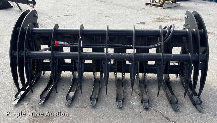 image for item FG2681 2025 Giyi CLG72 skid steer grapple bucket