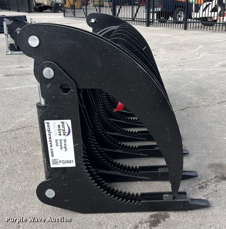 image for item FG2681 2025 Giyi CLG72 skid steer grapple bucket