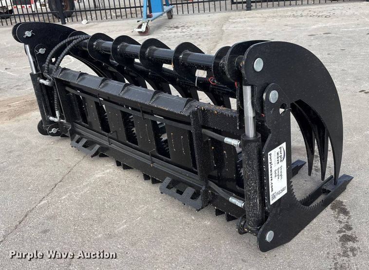 image for item FG2681 2025 Giyi CLG72 skid steer grapple bucket