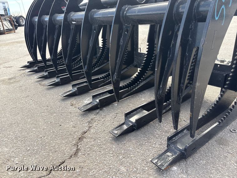 image for item FG2681 2025 Giyi CLG72 skid steer grapple bucket