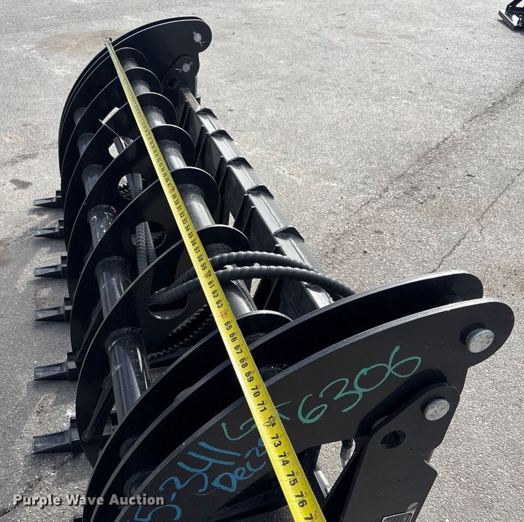 image for item FG2681 2025 Giyi CLG72 skid steer grapple bucket