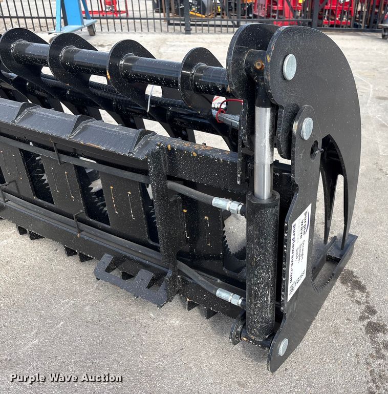 image for item FG2681 2025 Giyi CLG72 skid steer grapple bucket