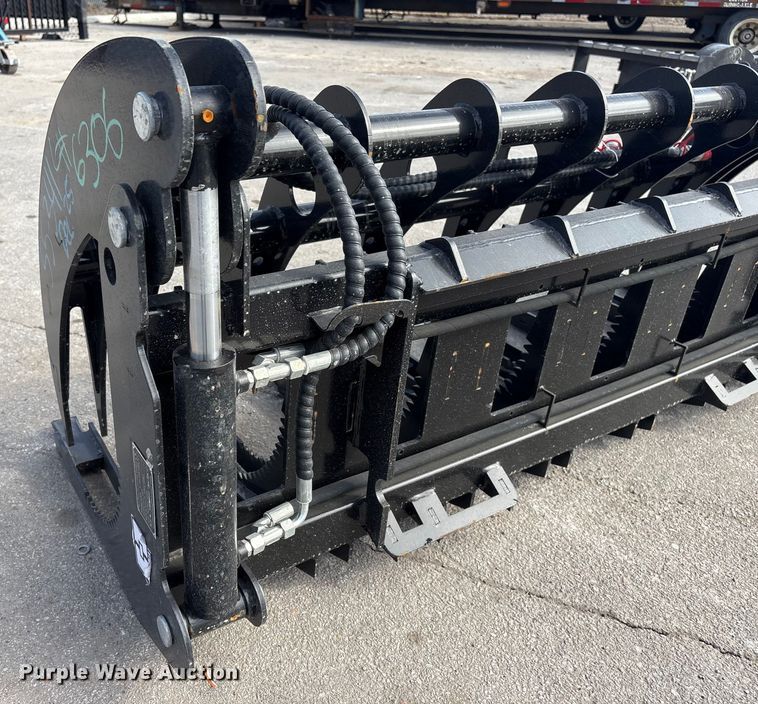 image for item FG2681 2025 Giyi CLG72 skid steer grapple bucket