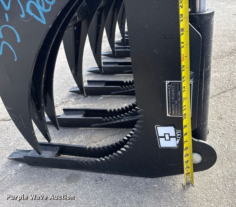 image for item FG2681 2025 Giyi CLG72 skid steer grapple bucket