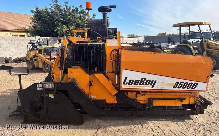image for item FH7502 2011 Leeboy 8500 B paver