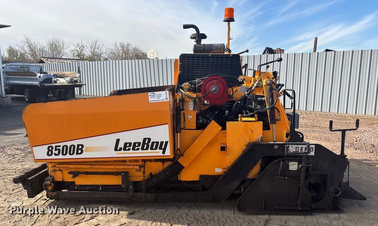 image for item FH7502 2011 Leeboy 8500 B paver