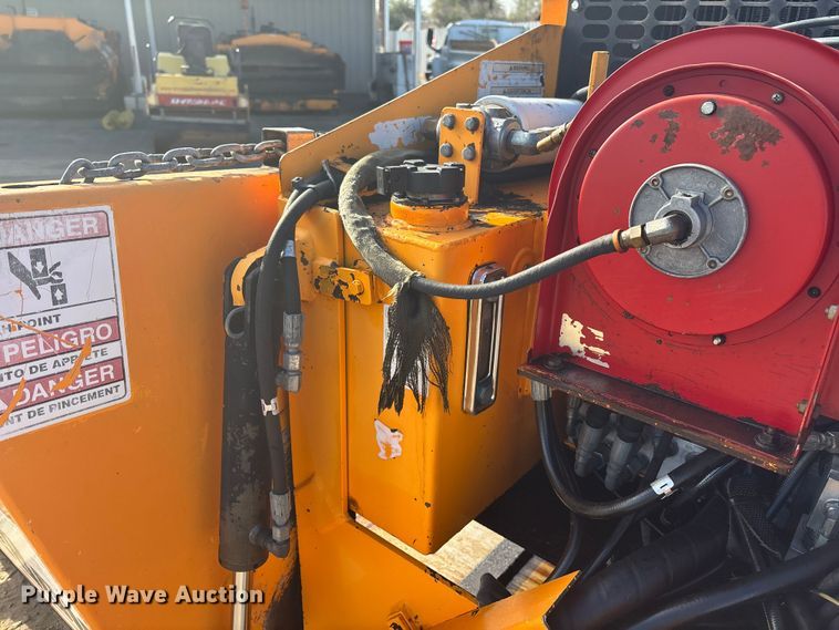 image for item FH7502 2011 Leeboy 8500 B paver