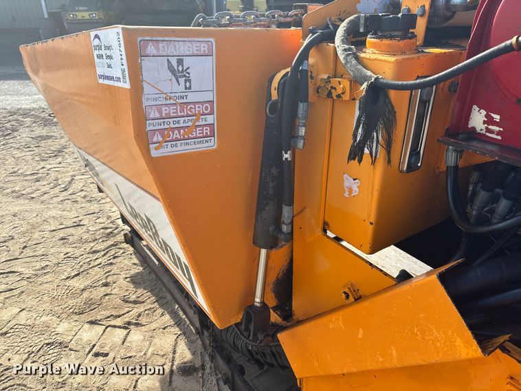 image for item FH7502 2011 Leeboy 8500 B paver