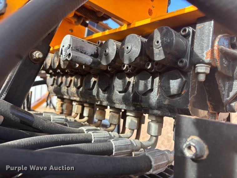 image for item FH7502 2011 Leeboy 8500 B paver