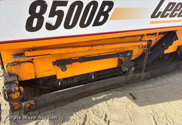 image for item FH7502 2011 Leeboy 8500 B paver