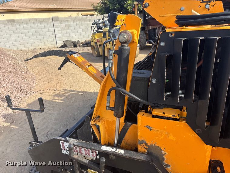 image for item FH7502 2011 Leeboy 8500 B paver