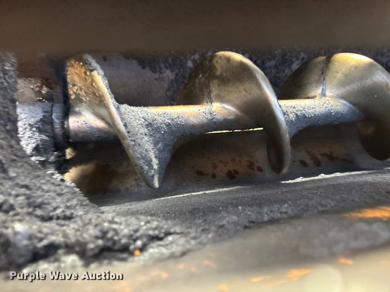 image for item FH7502 2011 Leeboy 8500 B paver