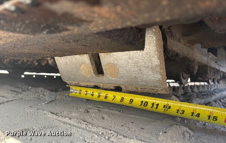 image for item FH7502 2011 Leeboy 8500 B paver