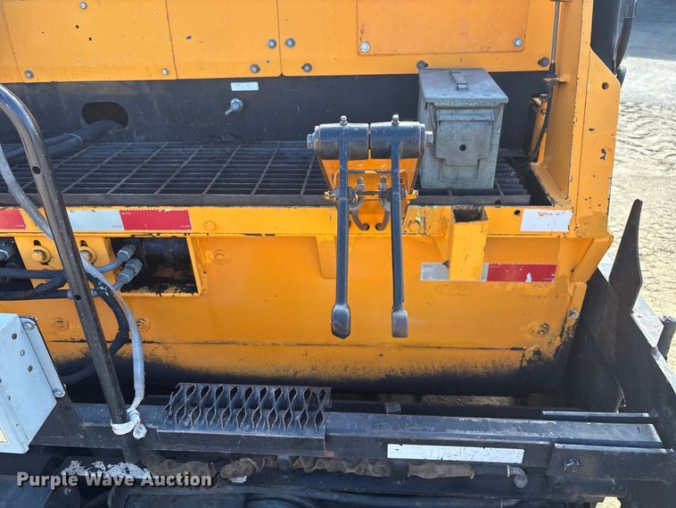 image for item FH7502 2011 Leeboy 8500 B paver