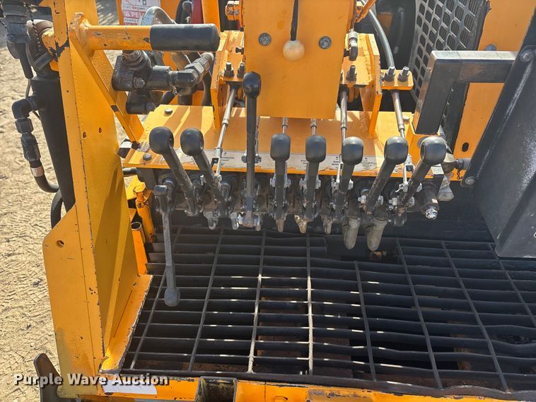 image for item FH7502 2011 Leeboy 8500 B paver