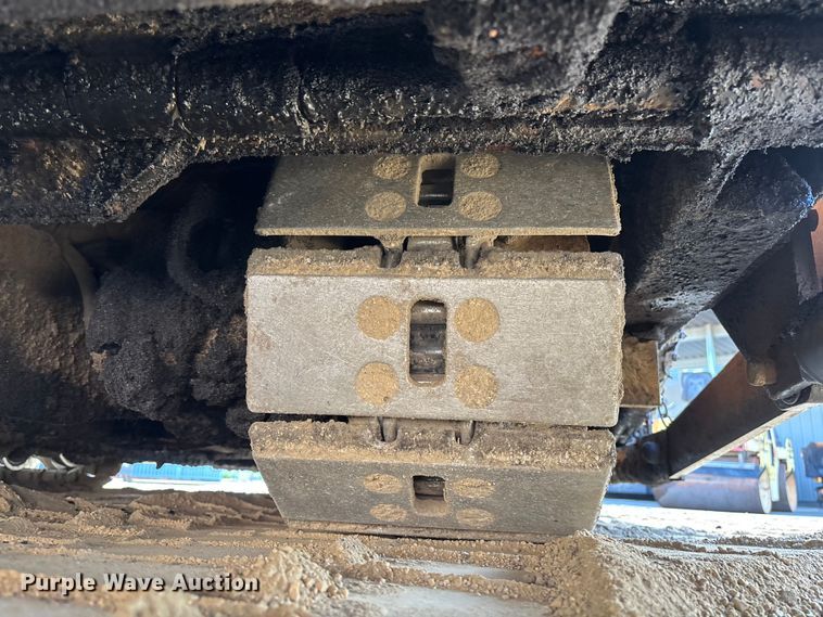 image for item FH7502 2011 Leeboy 8500 B paver