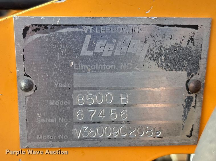 image for item FH7502 2011 Leeboy 8500 B paver