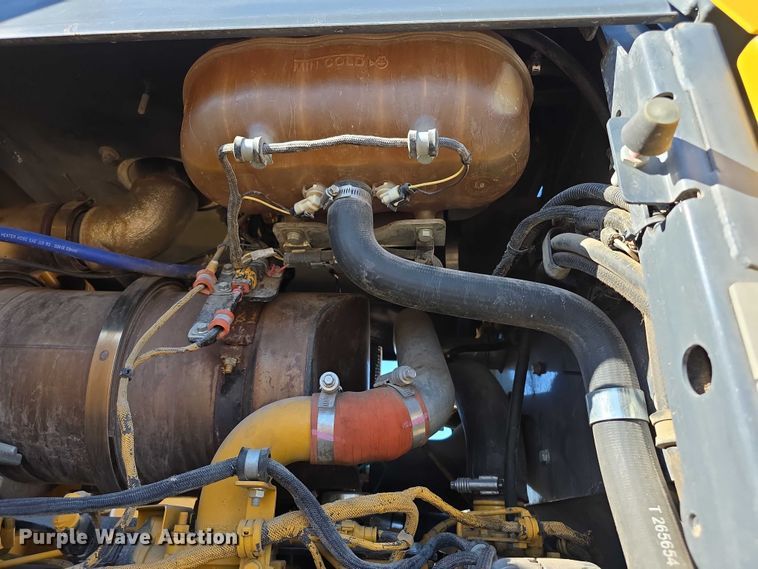 image for item FI0775 2015 John Deere 544K high lift wheel loader