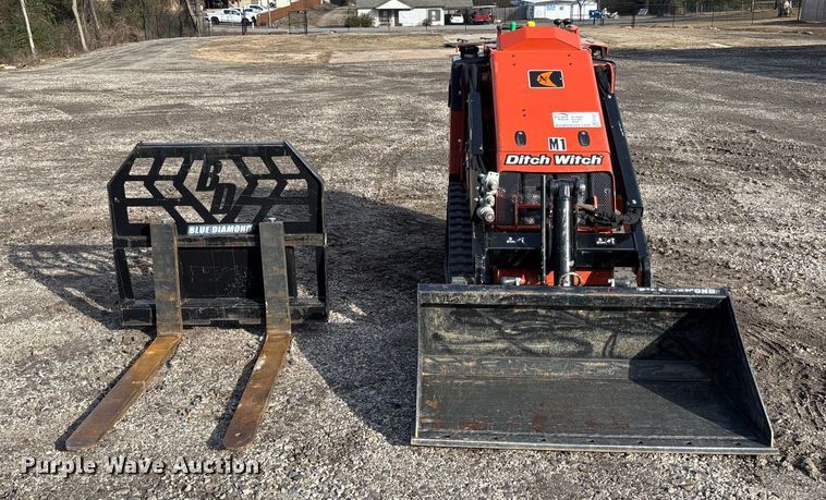 image for item FI1647 2023 Ditch Witch SK600 compact utility loader