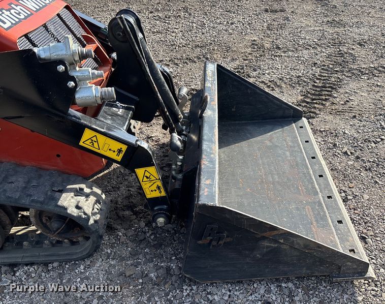 image for item FI1647 2023 Ditch Witch SK600 compact utility loader