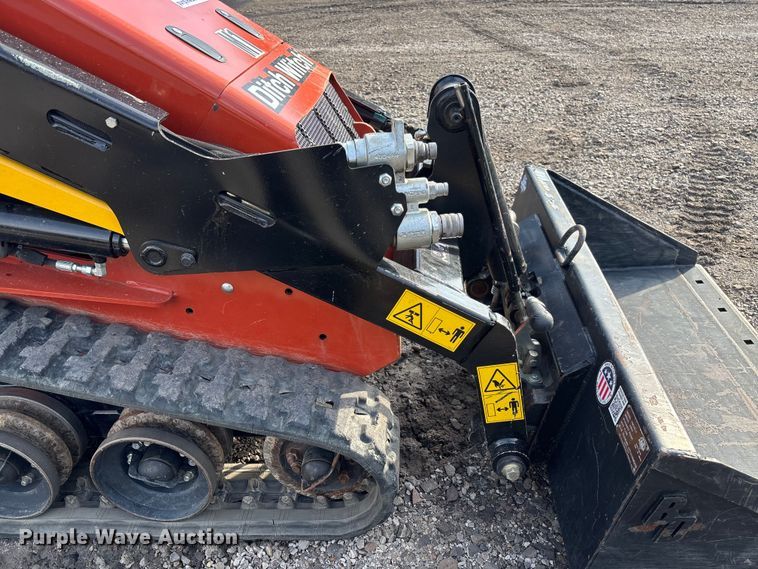 image for item FI1647 2023 Ditch Witch SK600 compact utility loader