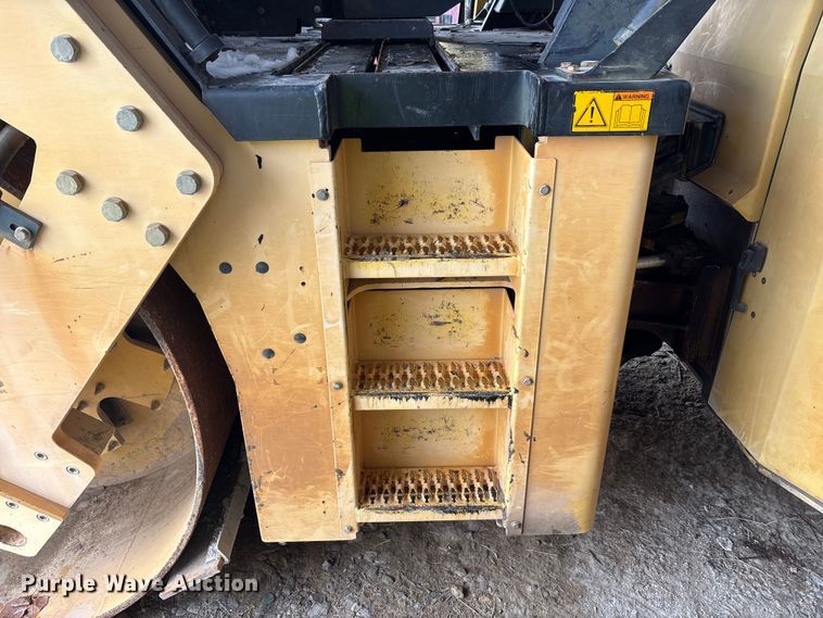 image for item FK1134 Dynapac CC422HF double drum vibratory roller