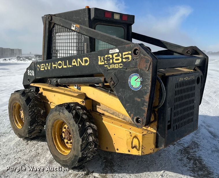 image for item FK1516 1995 New Holland LX885 skid steer loader