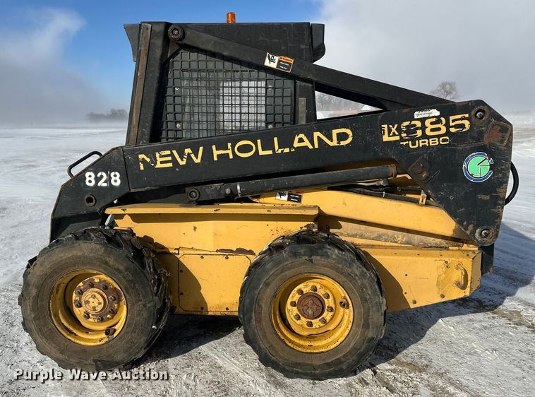 image for item FK1516 1995 New Holland LX885 skid steer loader