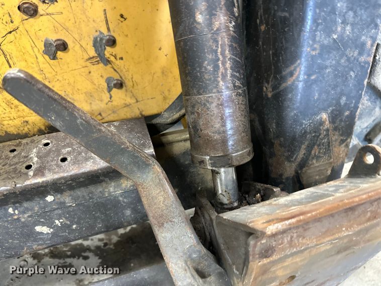 image for item FK1516 1995 New Holland LX885 skid steer loader