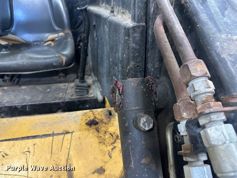 image for item FK1516 1995 New Holland LX885 skid steer loader