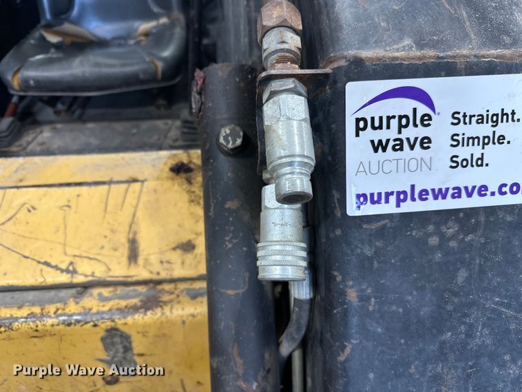 image for item FK1516 1995 New Holland LX885 skid steer loader