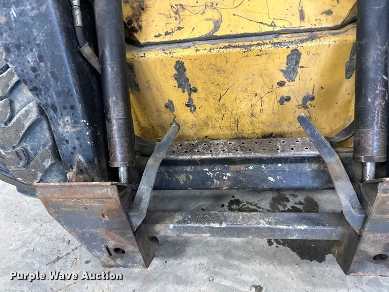 image for item FK1516 1995 New Holland LX885 skid steer loader