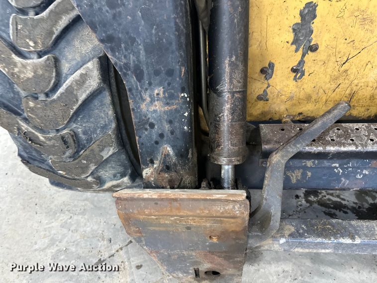 image for item FK1516 1995 New Holland LX885 skid steer loader