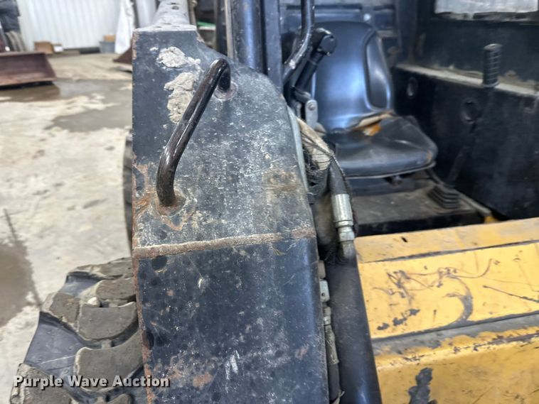 image for item FK1516 1995 New Holland LX885 skid steer loader