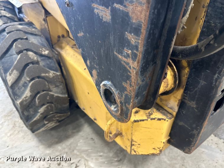 image for item FK1516 1995 New Holland LX885 skid steer loader