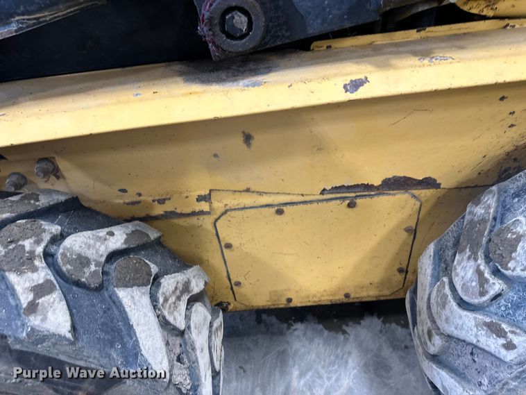 image for item FK1516 1995 New Holland LX885 skid steer loader