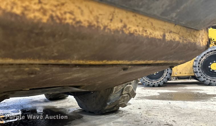 image for item FK1516 1995 New Holland LX885 skid steer loader