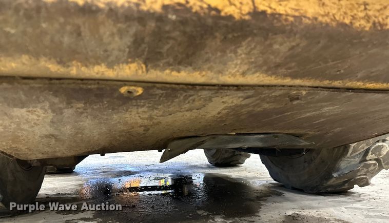 image for item FK1516 1995 New Holland LX885 skid steer loader