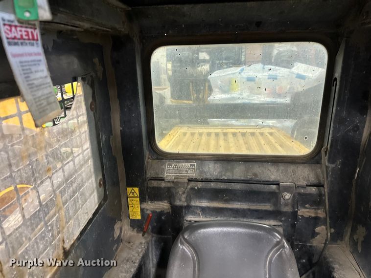 image for item FK1516 1995 New Holland LX885 skid steer loader