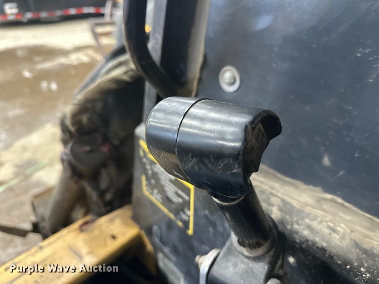 image for item FK1516 1995 New Holland LX885 skid steer loader