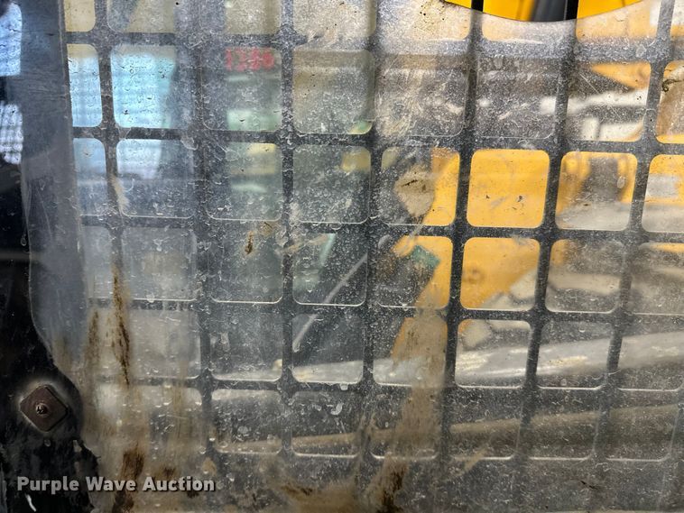 image for item FK1516 1995 New Holland LX885 skid steer loader