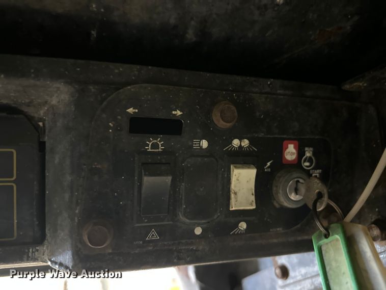 image for item FK1516 1995 New Holland LX885 skid steer loader