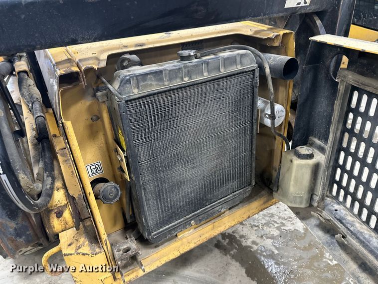 image for item FK1516 1995 New Holland LX885 skid steer loader