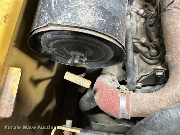 image for item FK1516 1995 New Holland LX885 skid steer loader