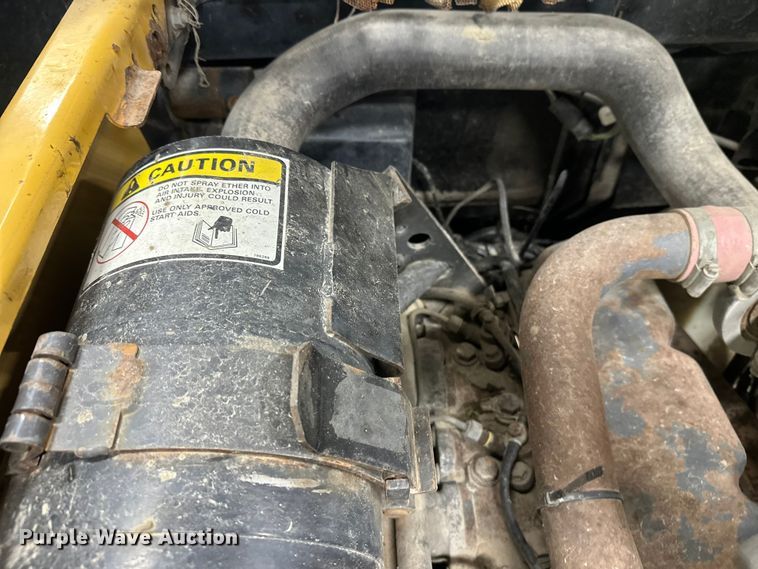 image for item FK1516 1995 New Holland LX885 skid steer loader