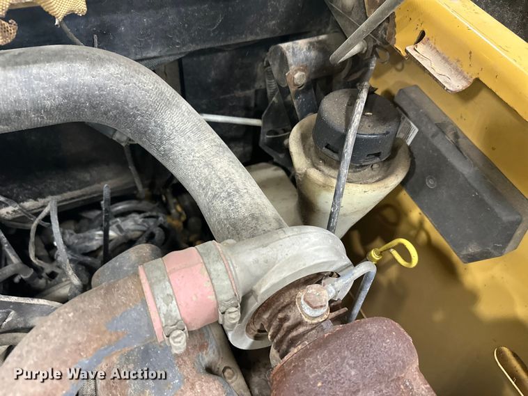 image for item FK1516 1995 New Holland LX885 skid steer loader