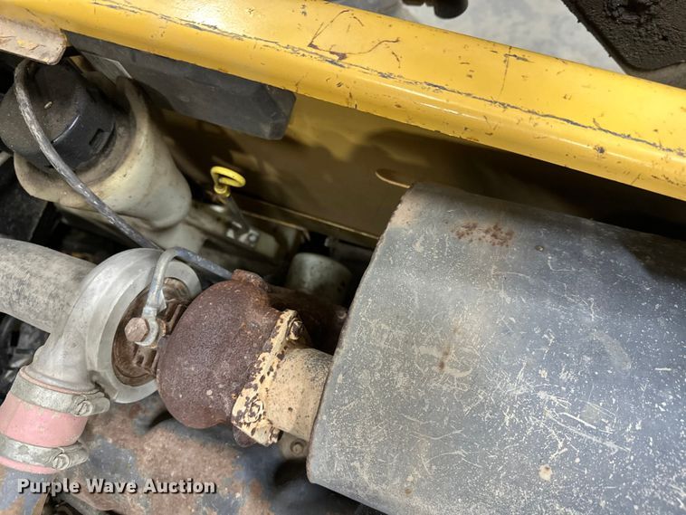 image for item FK1516 1995 New Holland LX885 skid steer loader